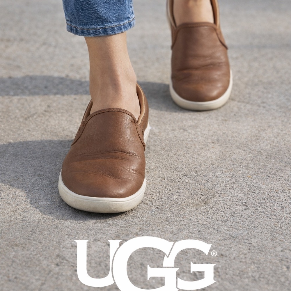 UGG Women's Chestnut Brown‎ Leather Slip-On Loafers